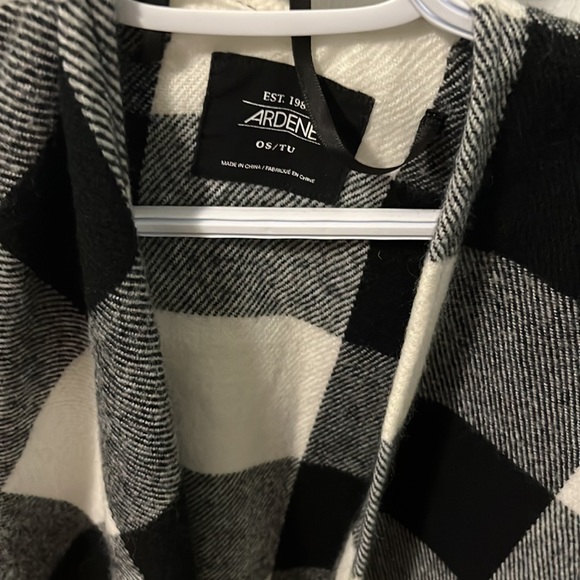 ✨2 for $10✨Ardene black and white plaid scarf poncho - Picture 3 of 3
